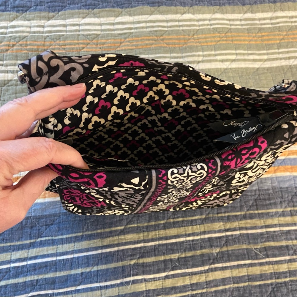 Vera Bradley Black and Pink Shoulder Bag with Vibrant Design - Picture 5 of 10